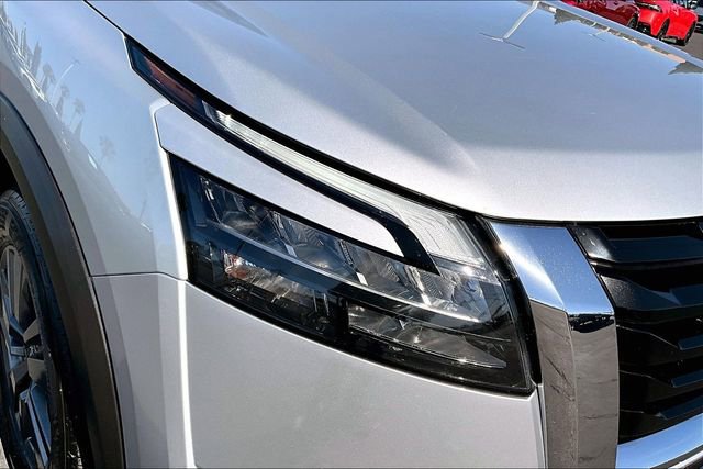 Certified 2024 Nissan Pathfinder SV FWD image 29