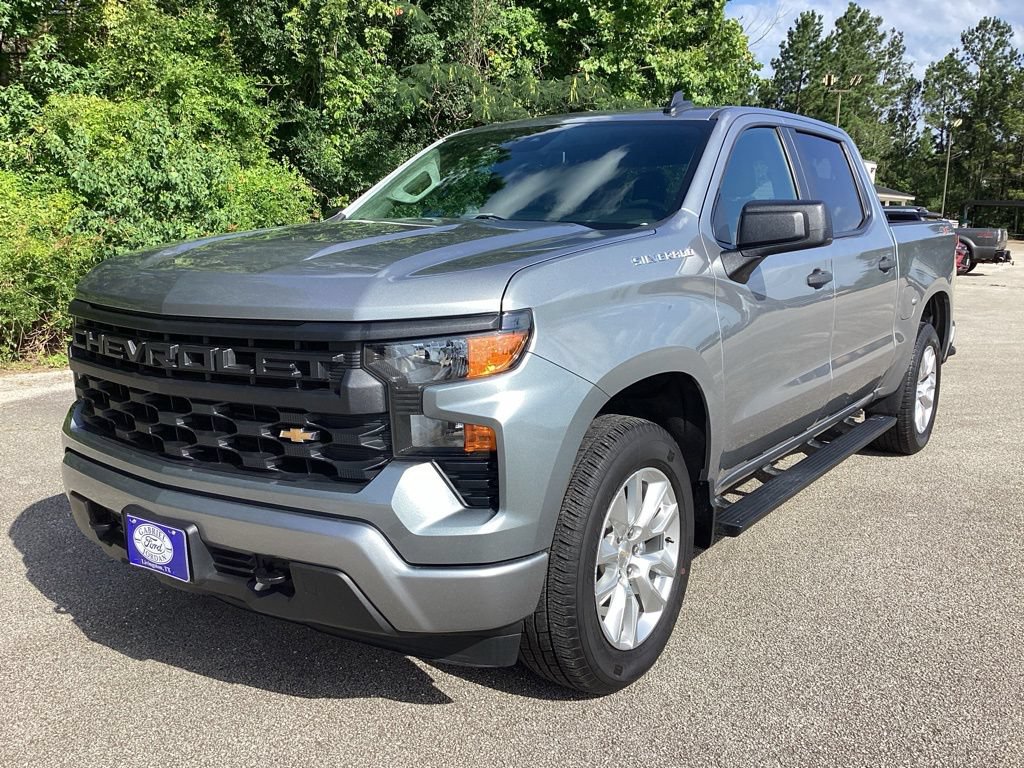 Used 2023 Chevrolet Silverado 1500 Custom AWD/4WD image 3