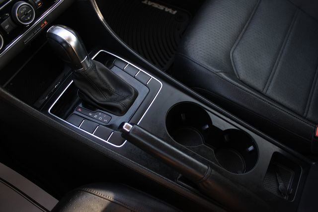 Used 2017 Volkswagen Passat 1.8T R-Line image 16