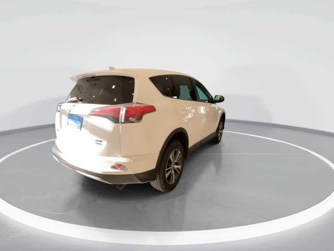 Used 2018 Toyota RAV4 XLE AWD/4WD image 8