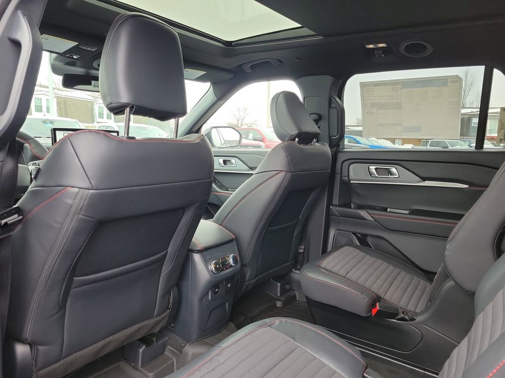 New 2026 Ford Explorer ST-Line w/ ST-Line Street Pack image 15