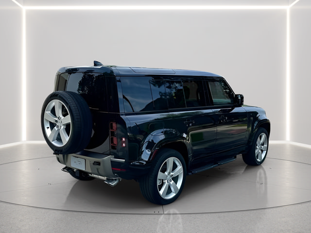 Certified 2025 Land Rover Defender 110 X-Dynamic SE AWD/4WD image 5