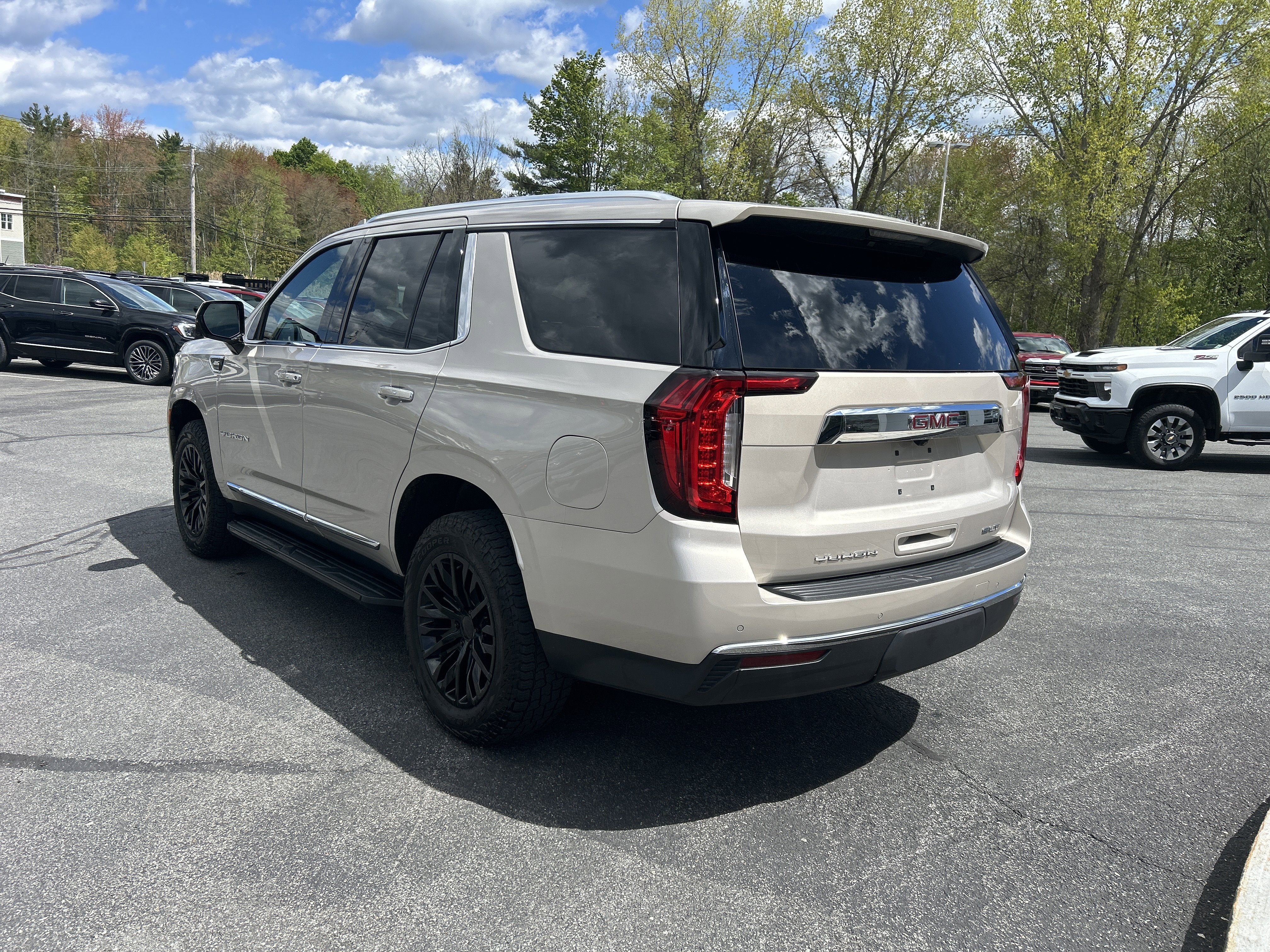 Used 2021 GMC Yukon SLT w/ SLT Luxury Plus Package AWD/4WD image 6