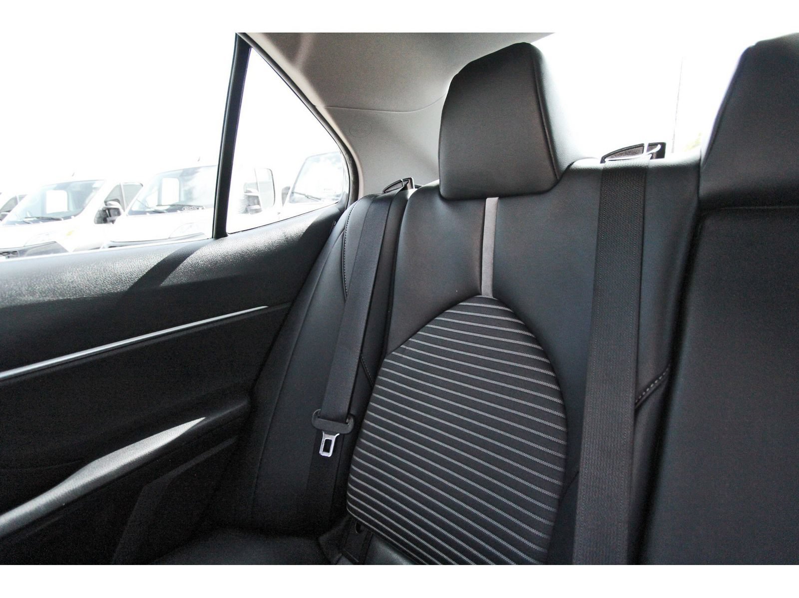 Used 2022 Toyota Camry SE w/ Convenience Package FWD image 14
