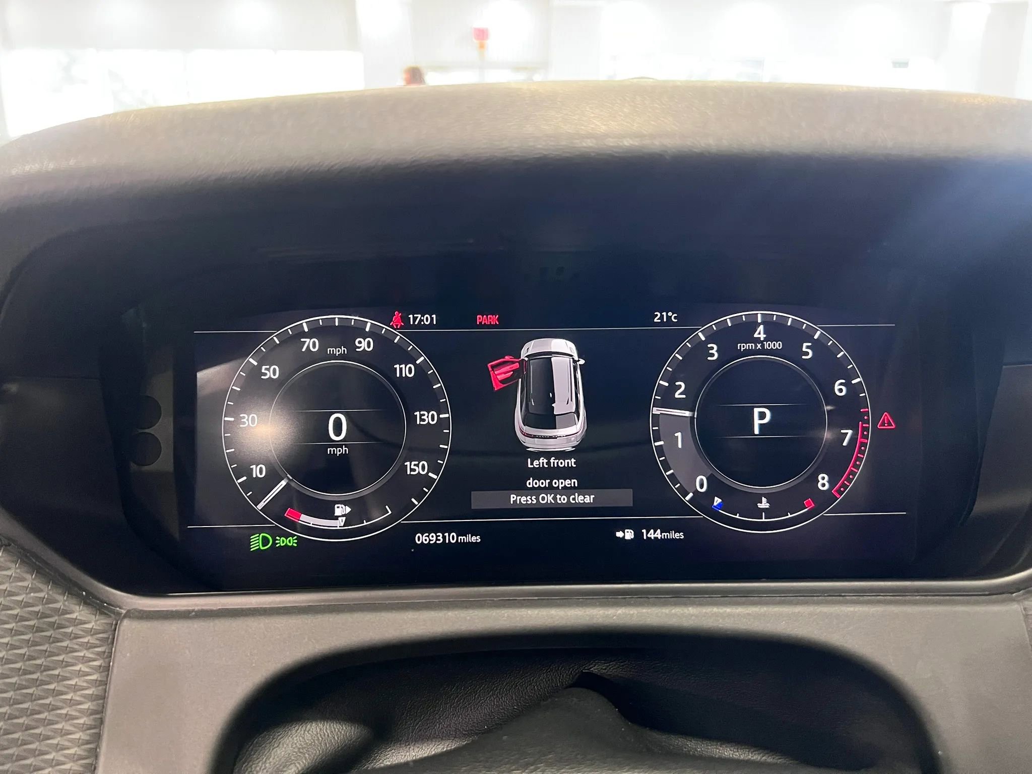 Used 2018 Land Rover Range Rover Velar S AWD/4WD image 69