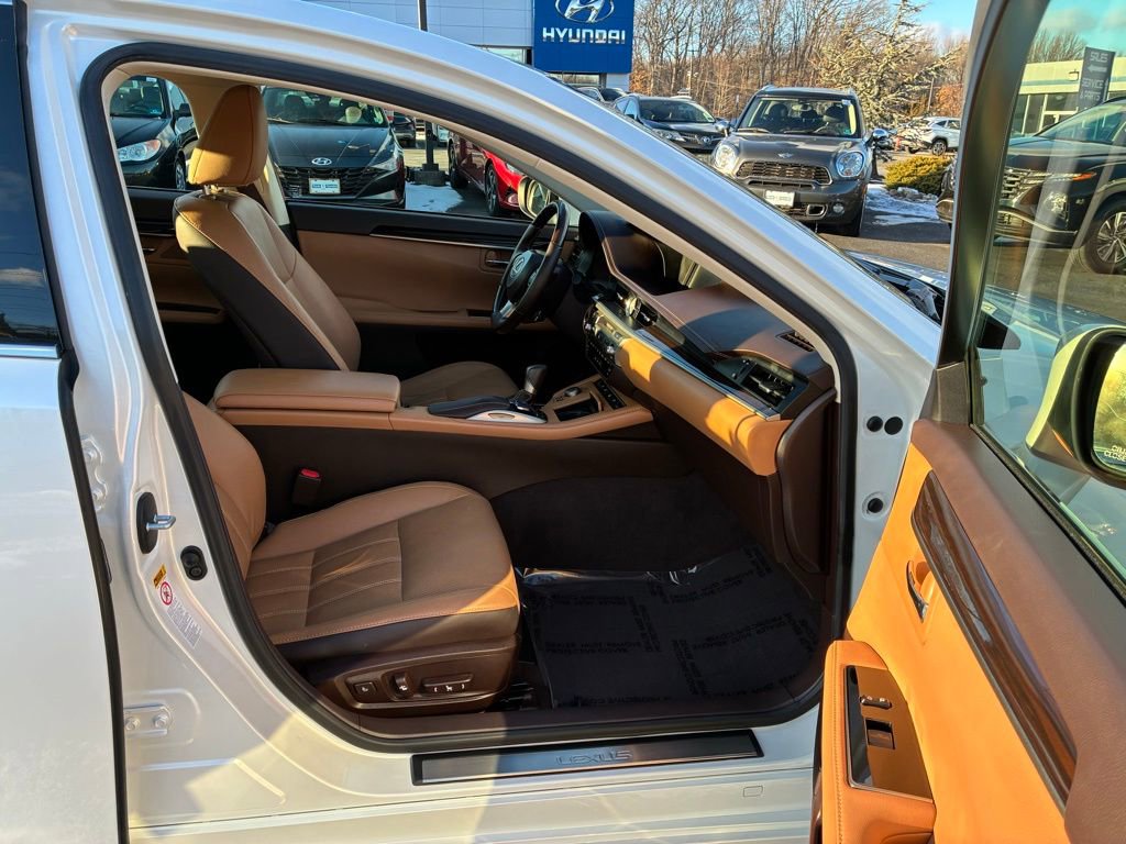 Used 2018 Lexus ES 300h image 18