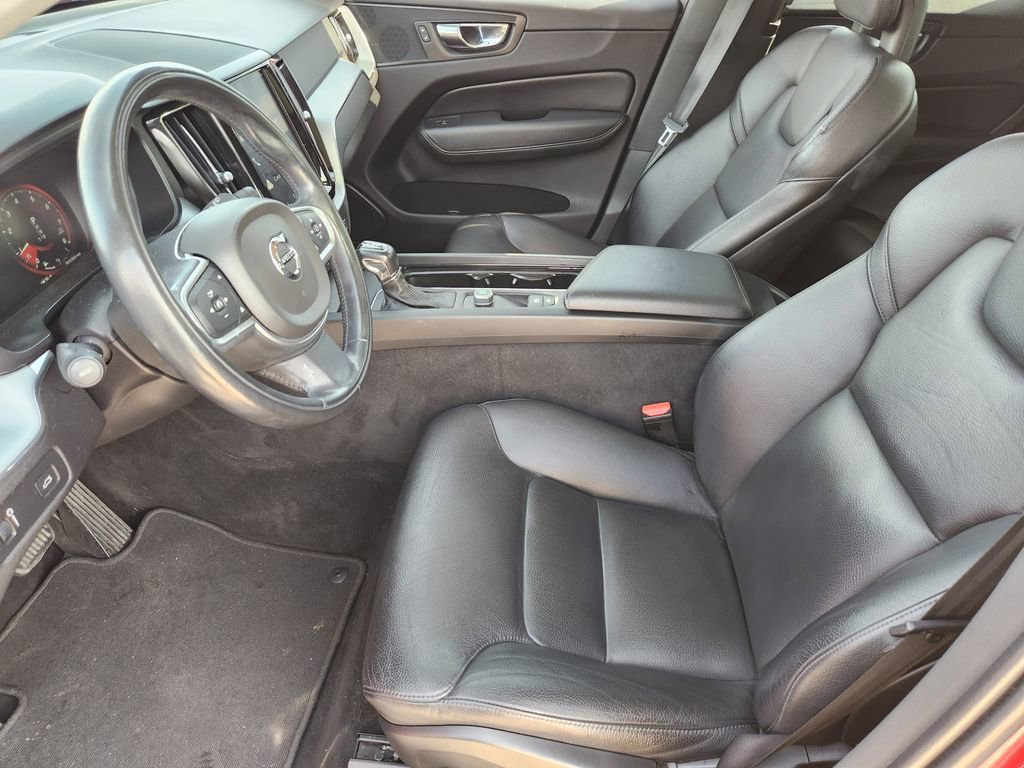 Used 2018 Volvo XC60 T6 Momentum w/ Advanced Package image 15
