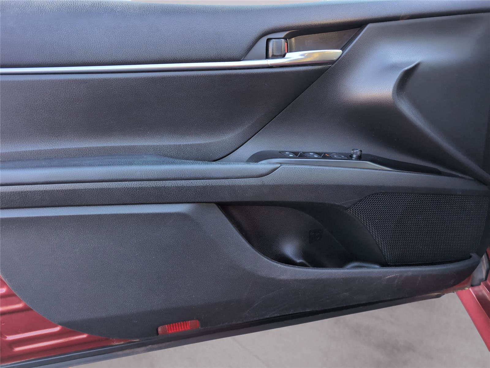 Used 2020 Toyota Camry LE FWD image 14