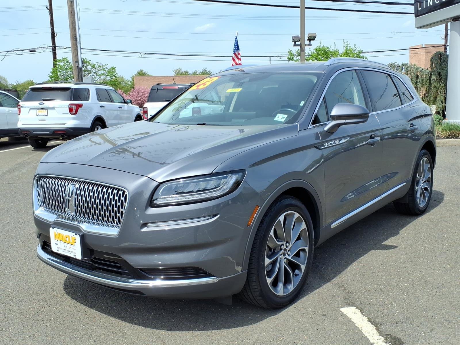 Used 2023 Lincoln Nautilus Reserve AWD/4WD image 3