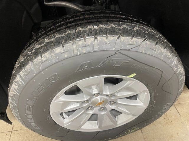 Used 2025 Chevrolet Silverado 1500 LT AWD/4WD image 9