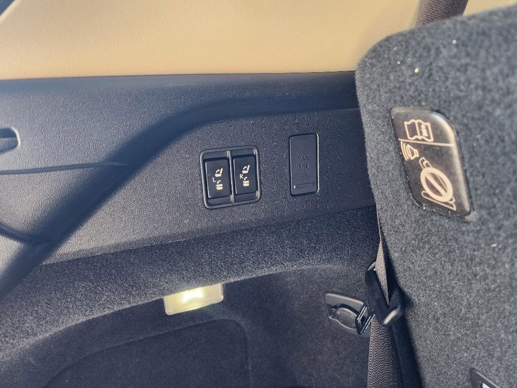 Used 2021 Lexus RX 350L Premium w/ Premium Package image 6