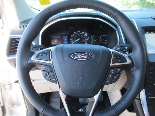 Used 2016 Ford Edge Titanium w/ Equipment Group 301A FWD image 22