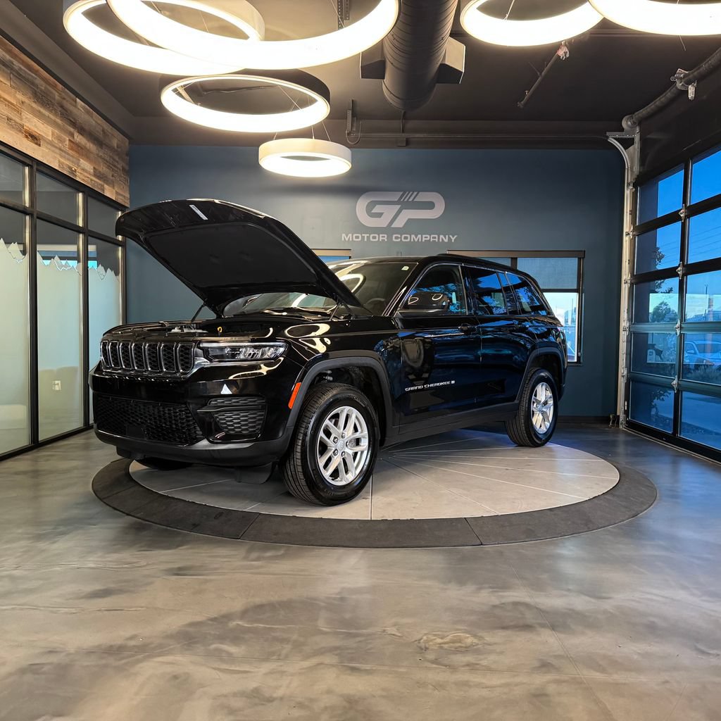 Used 2025 Jeep Grand Cherokee Laredo X w/ Luxury Tech Group I AWD/4WD image 20