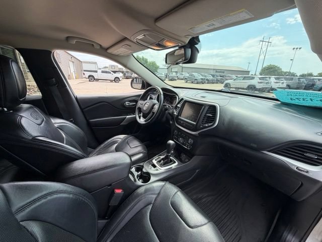 Used 2016 Jeep Cherokee Overland AWD/4WD image 10