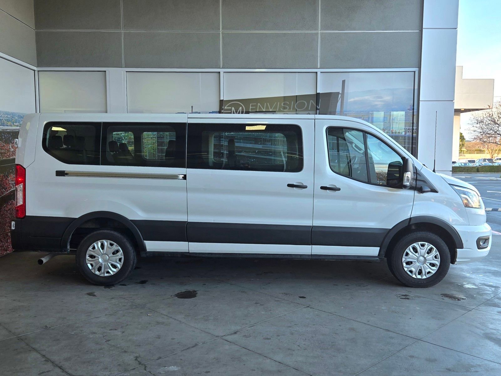 Used 2023 Ford Transit 350 XLT RWD image 4
