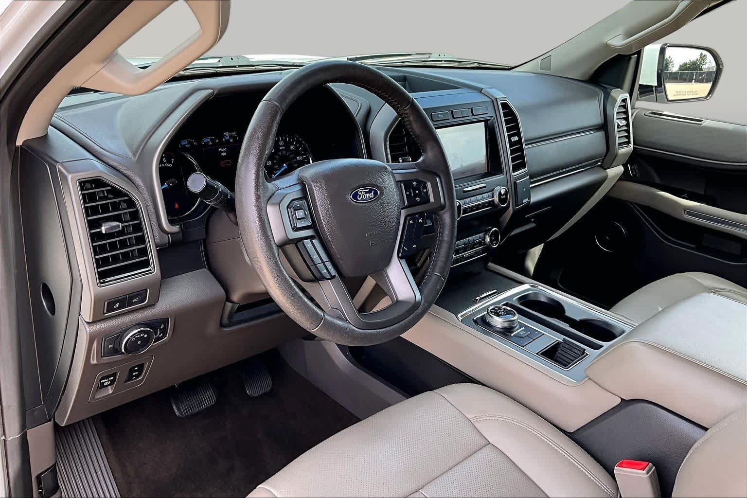 Used 2019 Ford Expedition XLT w/ Equipment Group 202A RWD image 18