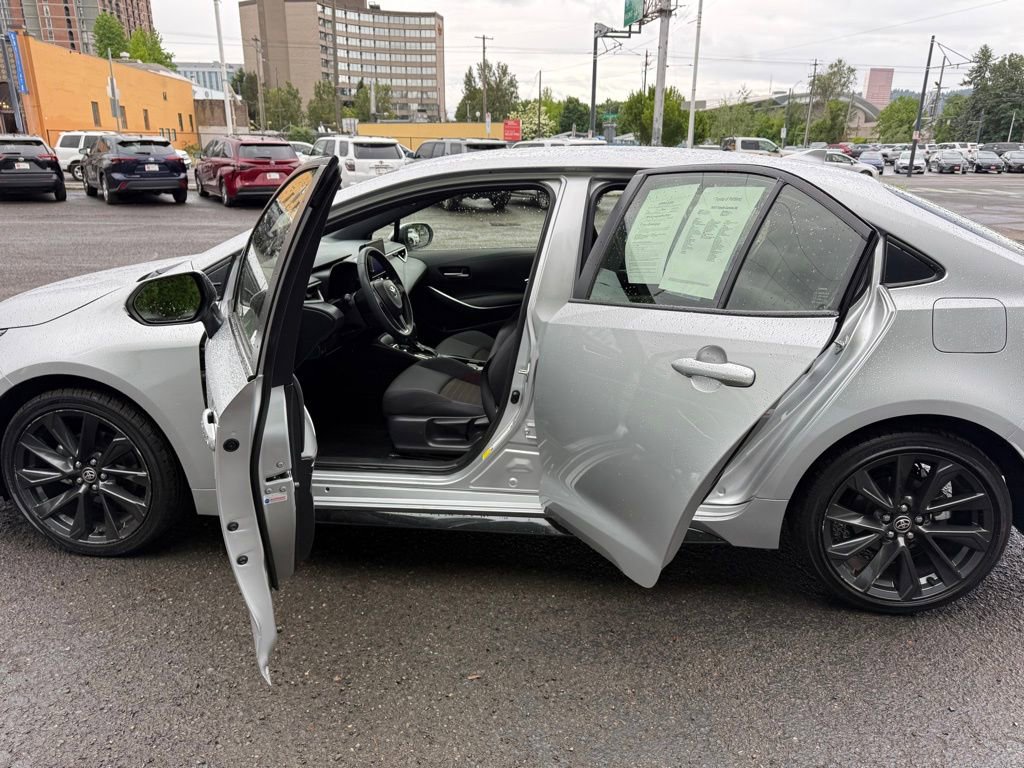 Used 2023 Toyota Corolla SE w/ Carpet Mat Package (TMS) FWD image 13