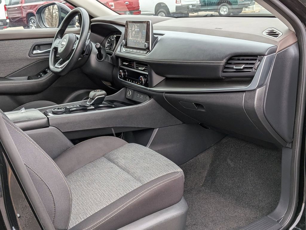 Used 2023 Nissan Rogue SV image 21