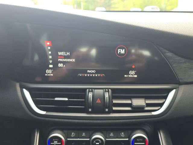 Used 2019 Alfa Romeo Giulia AWD w/ Nero Edizione image 10