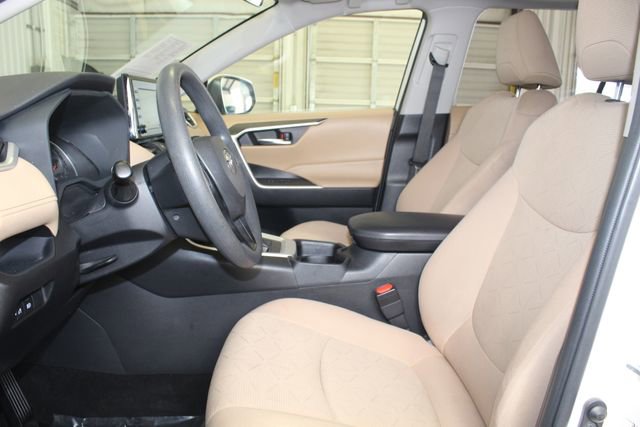 Used 2019 Toyota RAV4 XLE FWD image 10
