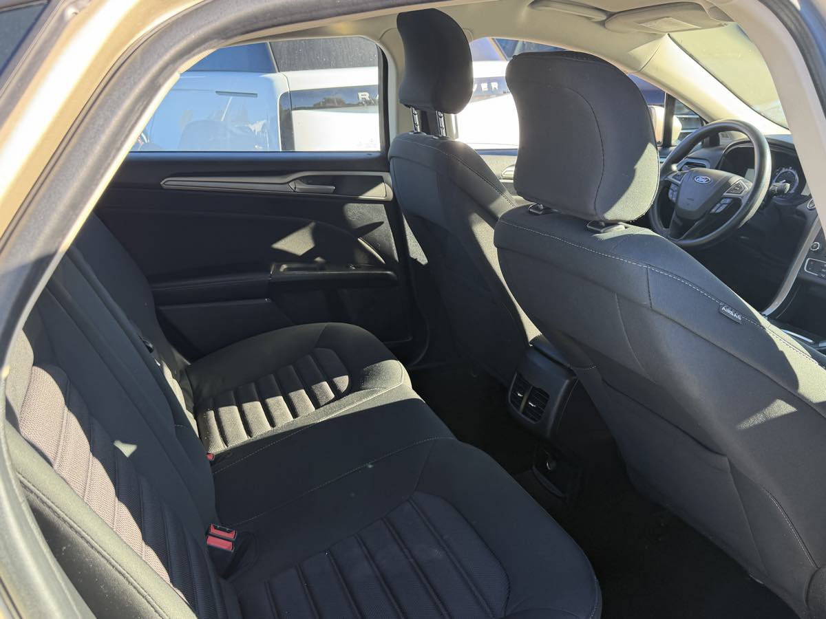 Used 2018 Ford Fusion SE image 12