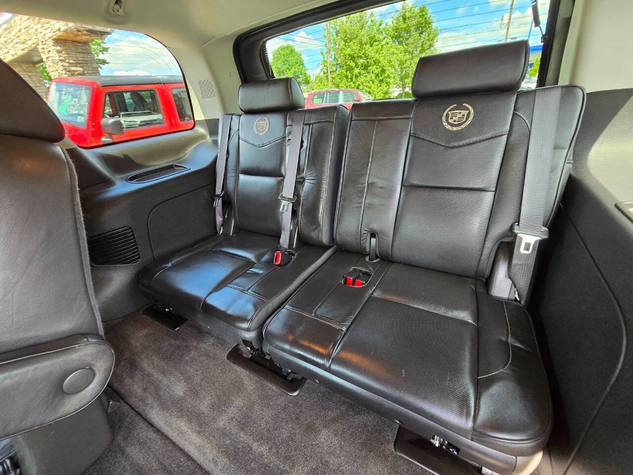 Used 2014 Cadillac Escalade Platinum image 32