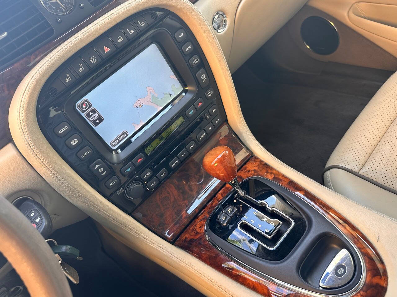 Used 2008 Jaguar XJ8 RWD image 19