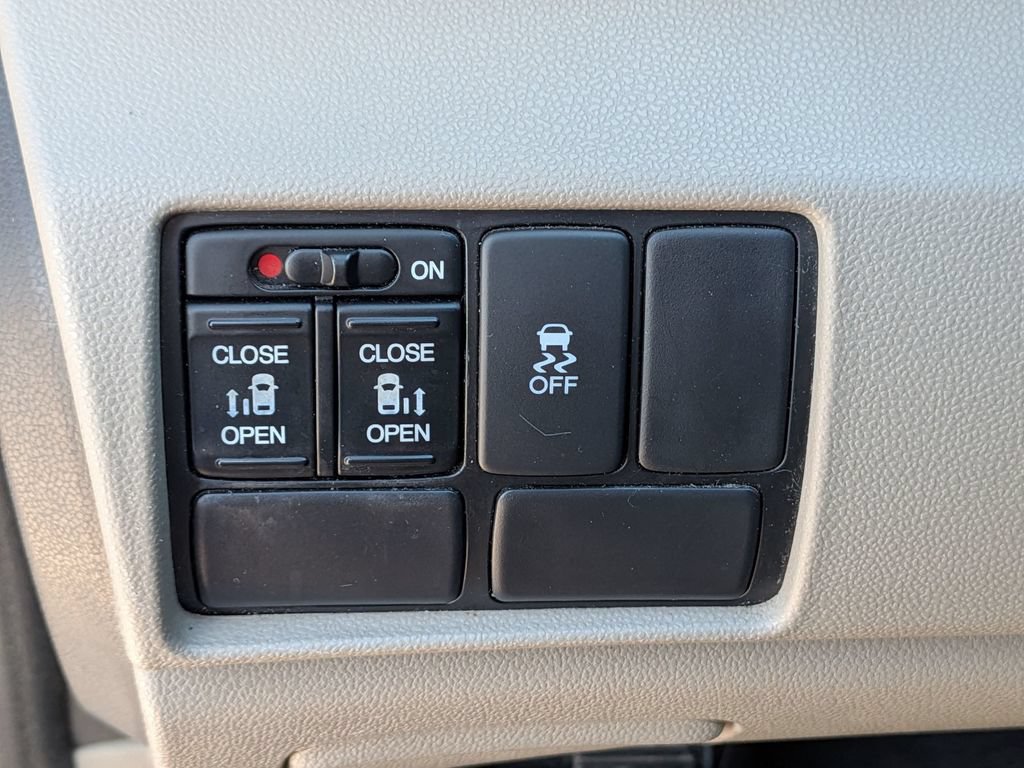 Used 2017 Honda Odyssey SE image 18