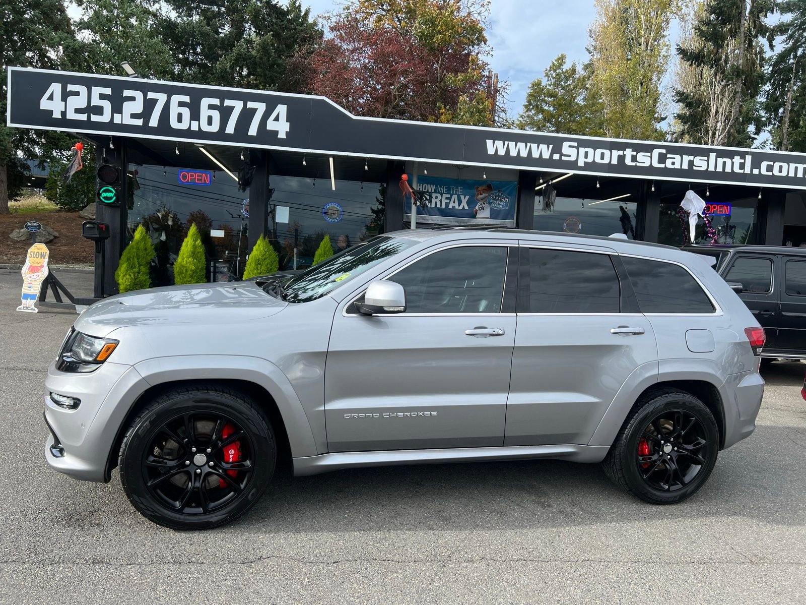 Used 2015 Jeep Grand Cherokee SRT w/ Luxury Group II image 2