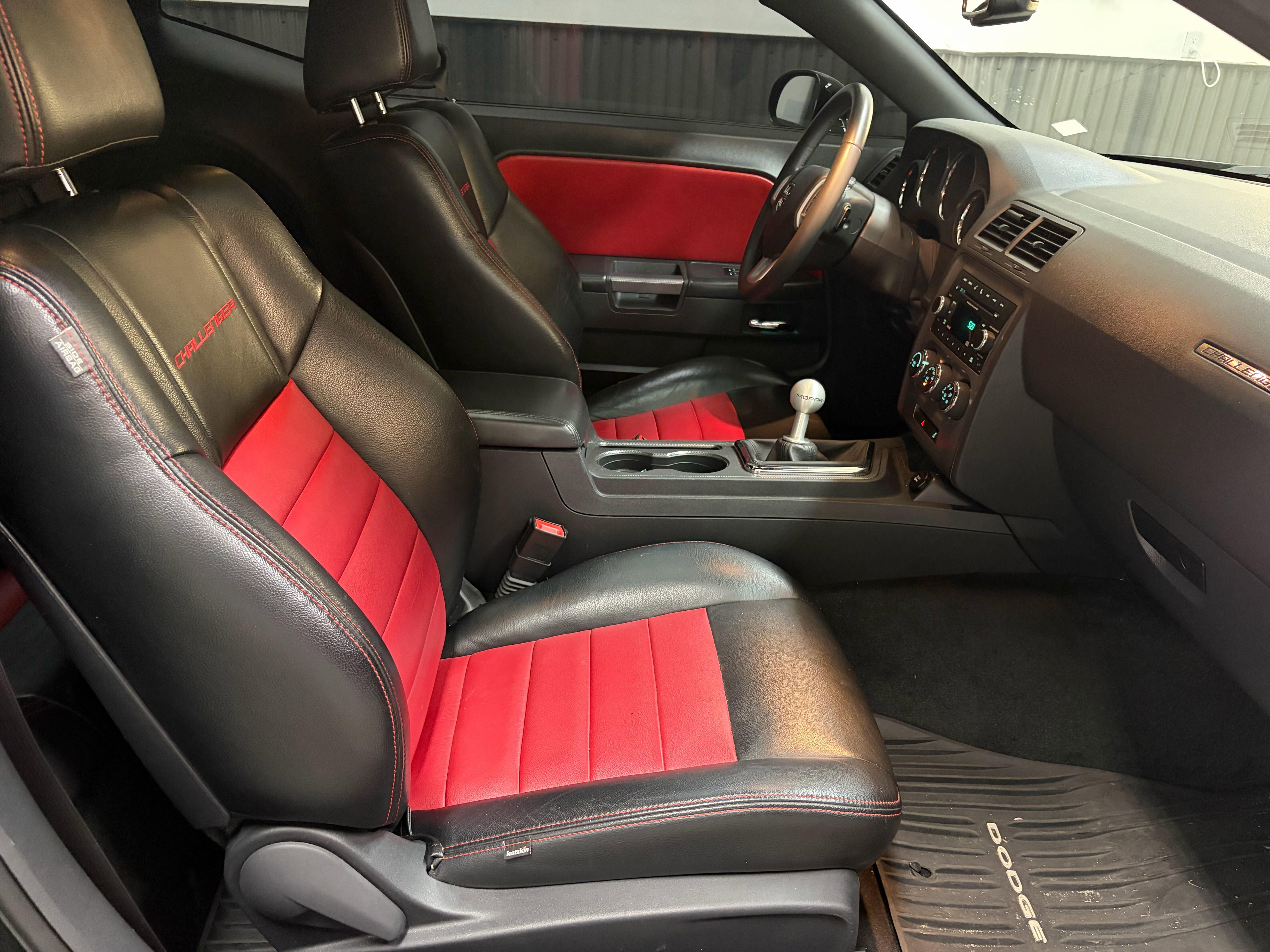 Used 2014 Dodge Challenger R/T RWD image 16