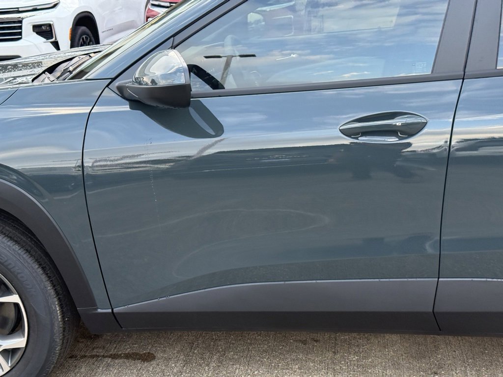 New 2026 Chevrolet Trax LT w/ Sunroof Package image 18