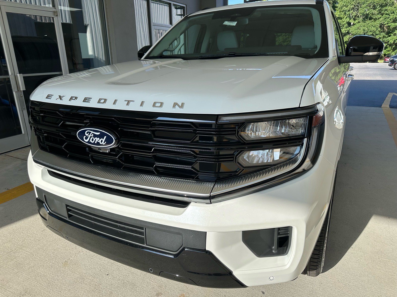New 2027 Ford Expedition Platinum w/ Platinum Ultimate Package AWD/4WD image 2