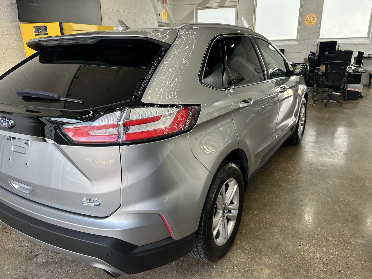 Used 2020 Ford Edge SEL w/ Convenience Package image 4