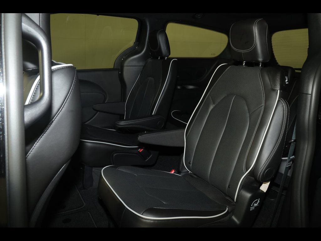 New 2027 Chrysler Pacifica Limited AWD/4WD image 7