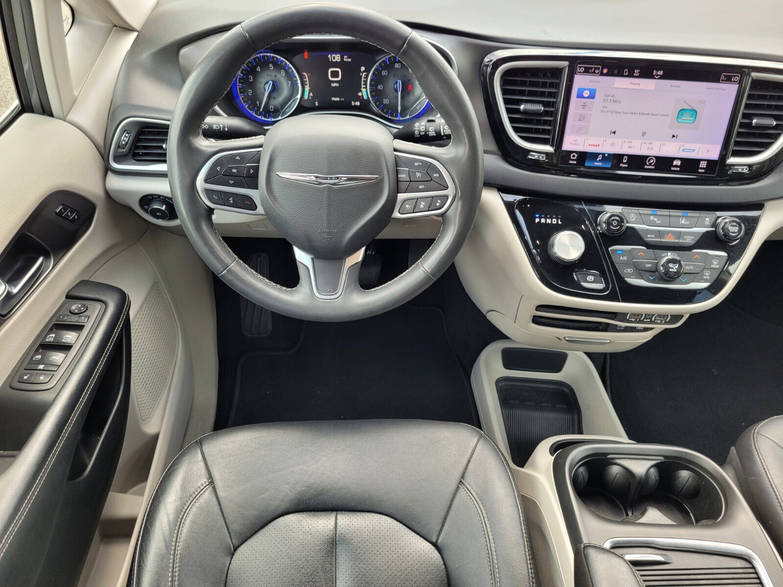 Used 2022 Chrysler Pacifica Touring-L image 16