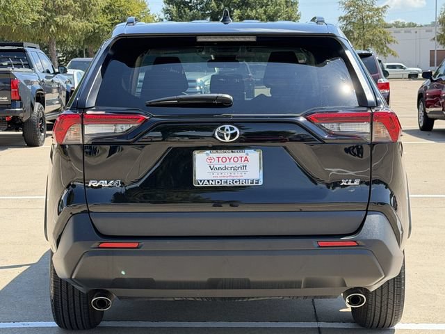 Used 2025 Toyota RAV4 XLE FWD image 5