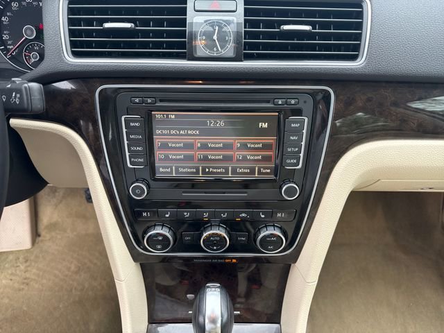 Used 2014 Volkswagen Passat TDI SEL Premium FWD image 18