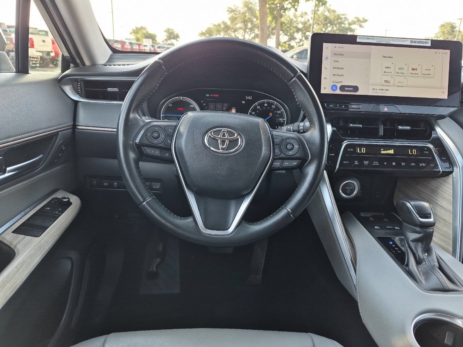 Used 2024 Toyota Venza XLE AWD/4WD image 13