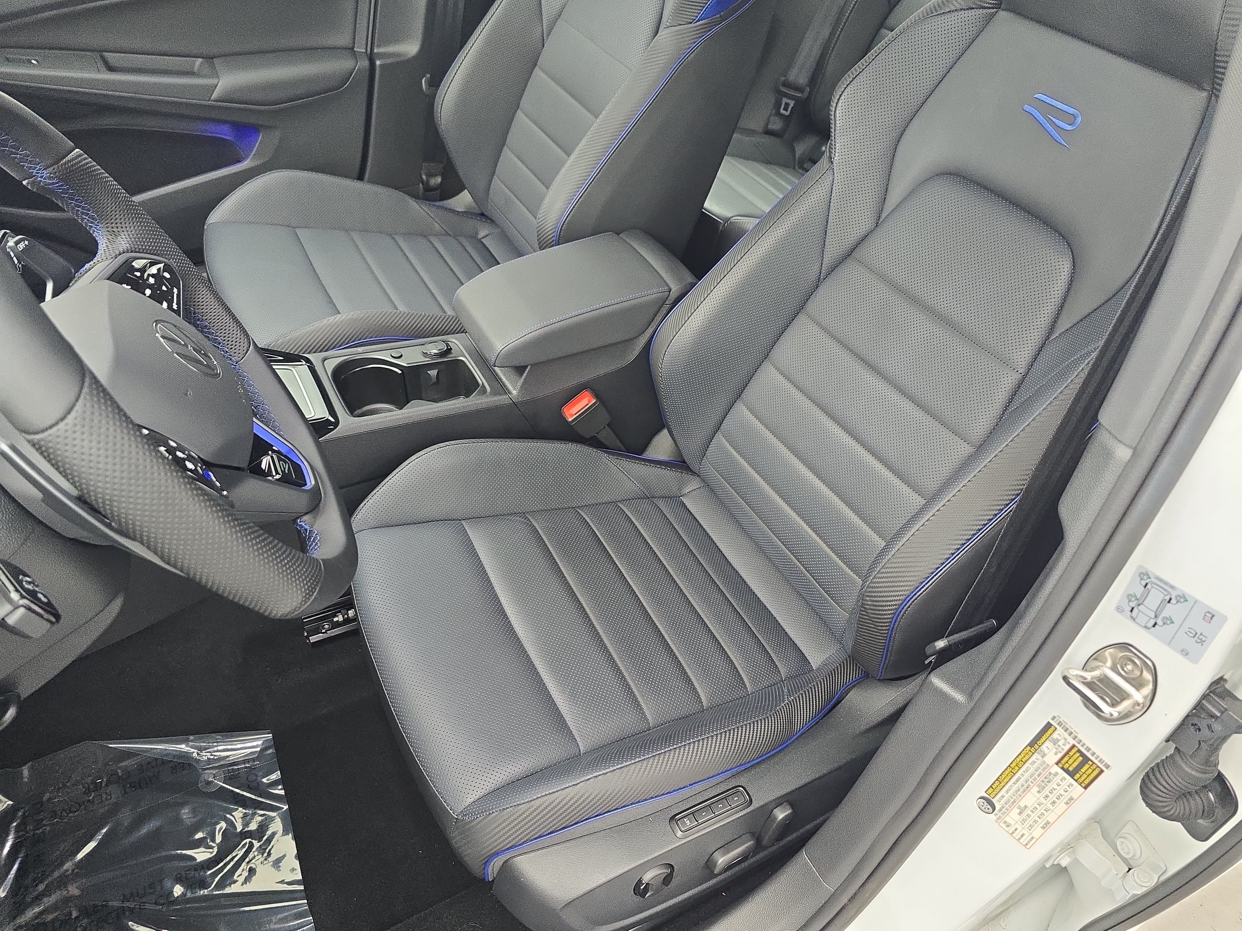 Used 2024 Volkswagen Golf R AWD/4WD image 14
