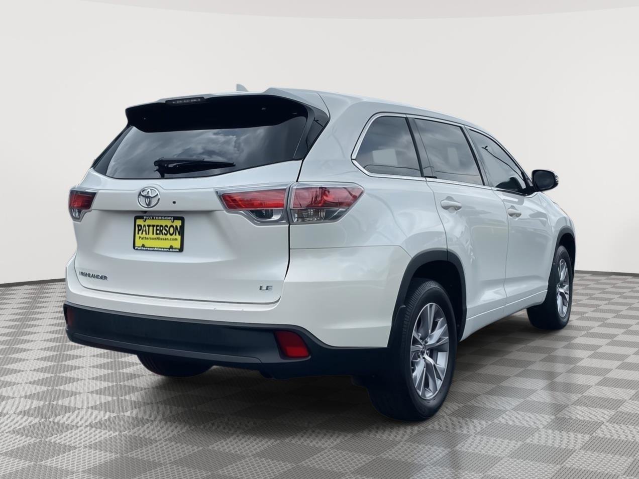 Used 2016 Toyota Highlander Plus FWD image 5