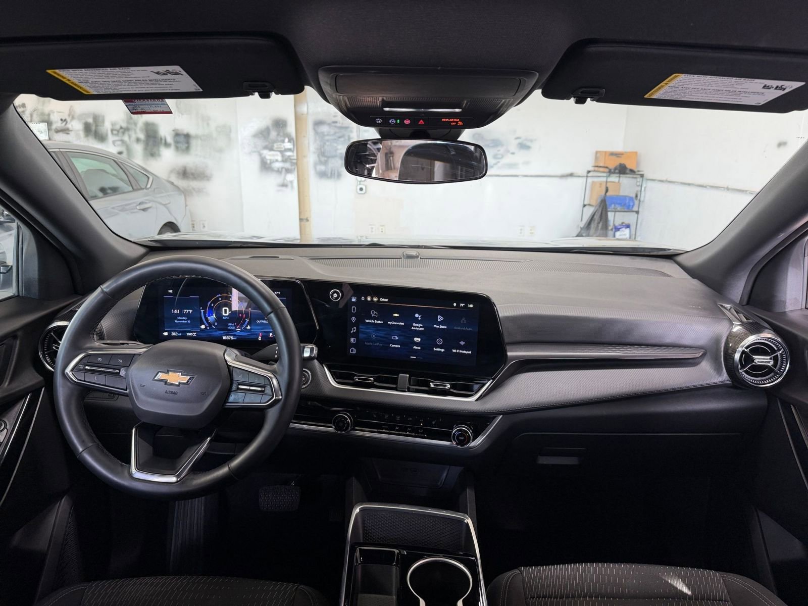 Used 2025 Chevrolet Equinox LT image 32