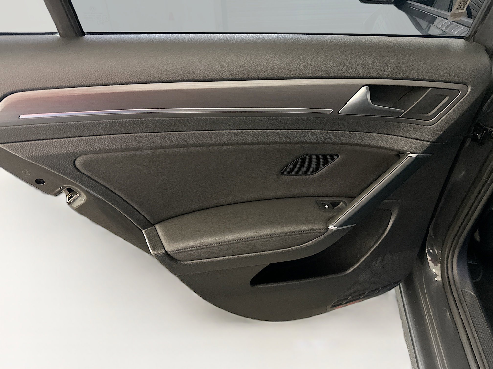 Used 2019 Volkswagen e-Golf SEL Premium image 27