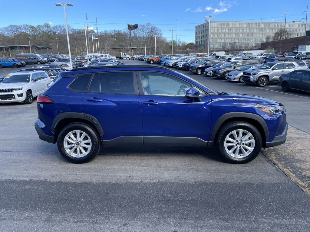 Used 2023 Toyota Corolla Cross LE w/ Moonroof Package AWD/4WD image 7