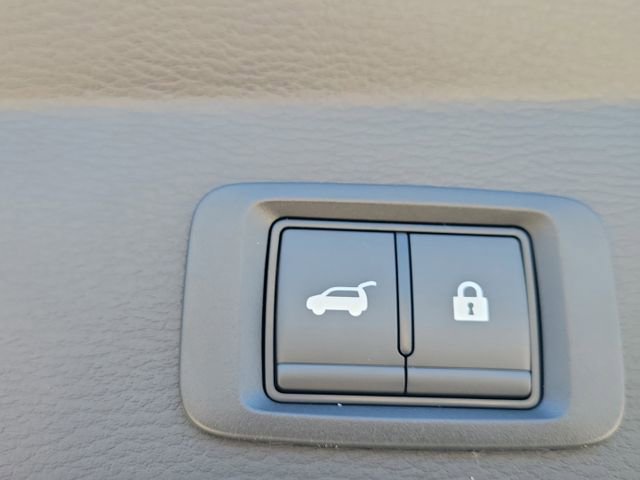 New 2025 Mitsubishi Outlander SE image 9