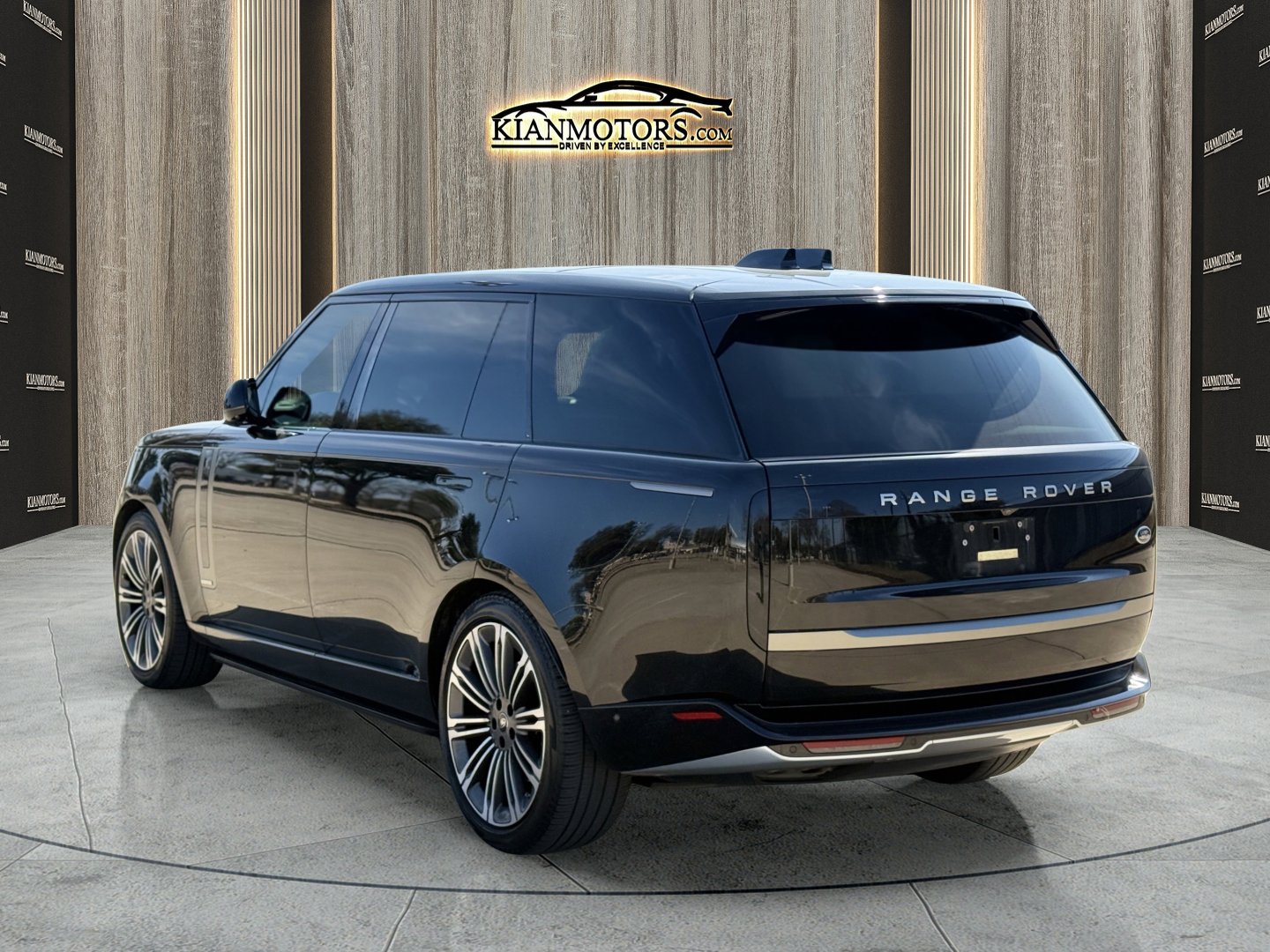 Used 2023 Land Rover Range Rover Long Wheelbase Autobiography image 8