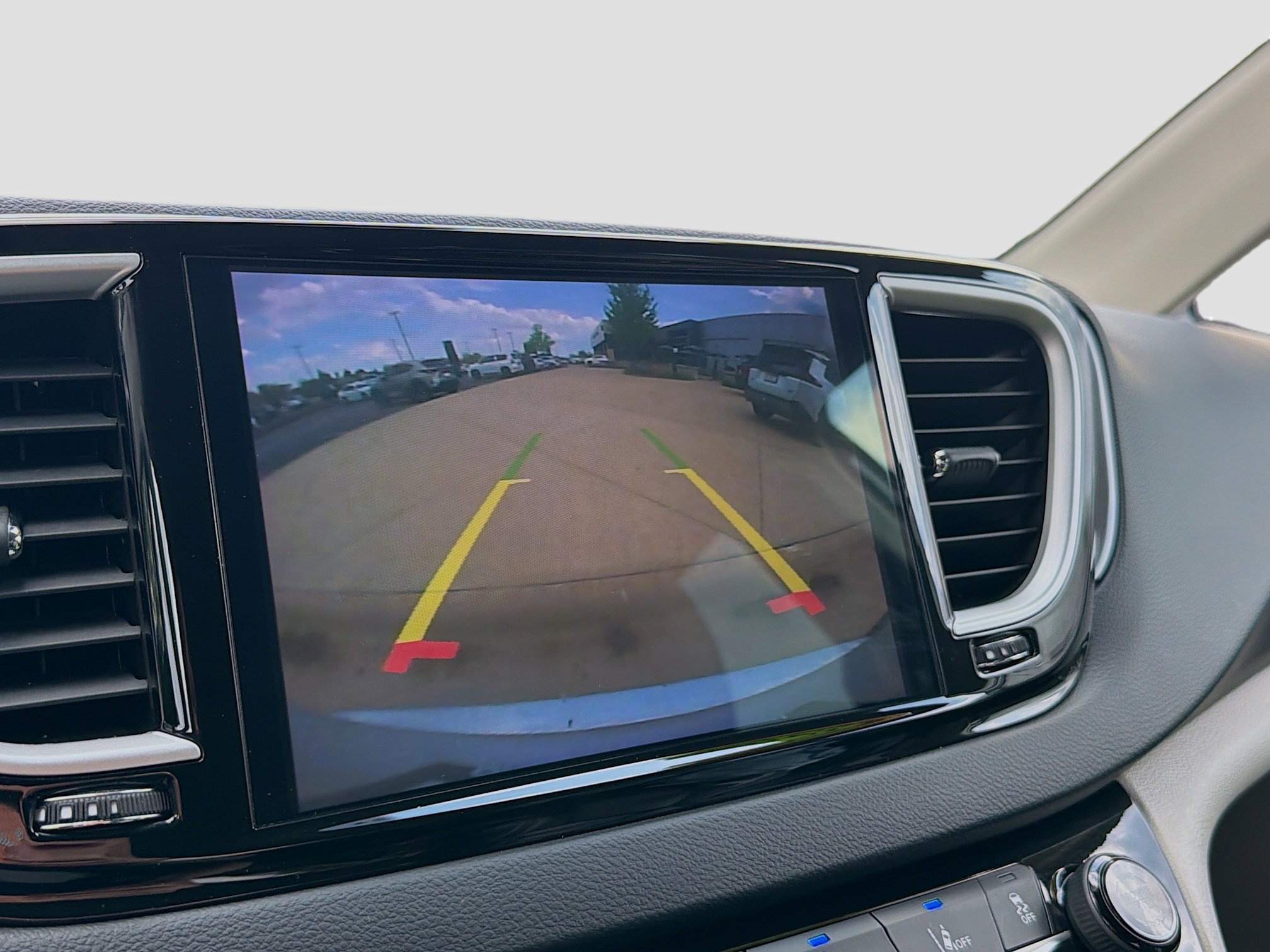 Used 2023 Chrysler Pacifica Touring-L FWD image 18
