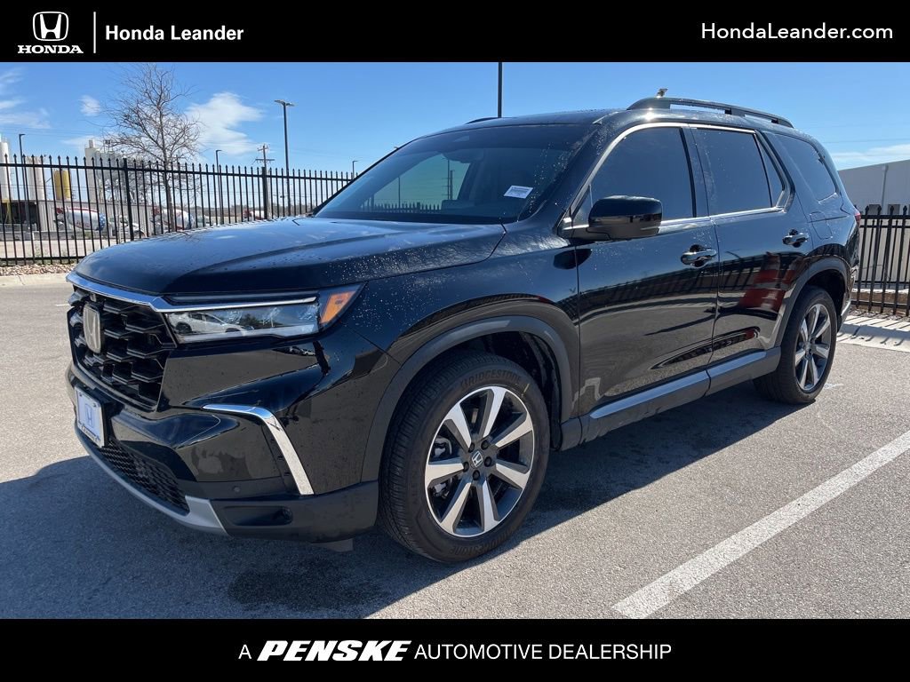 Used 2025 Honda Pilot Elite image 1