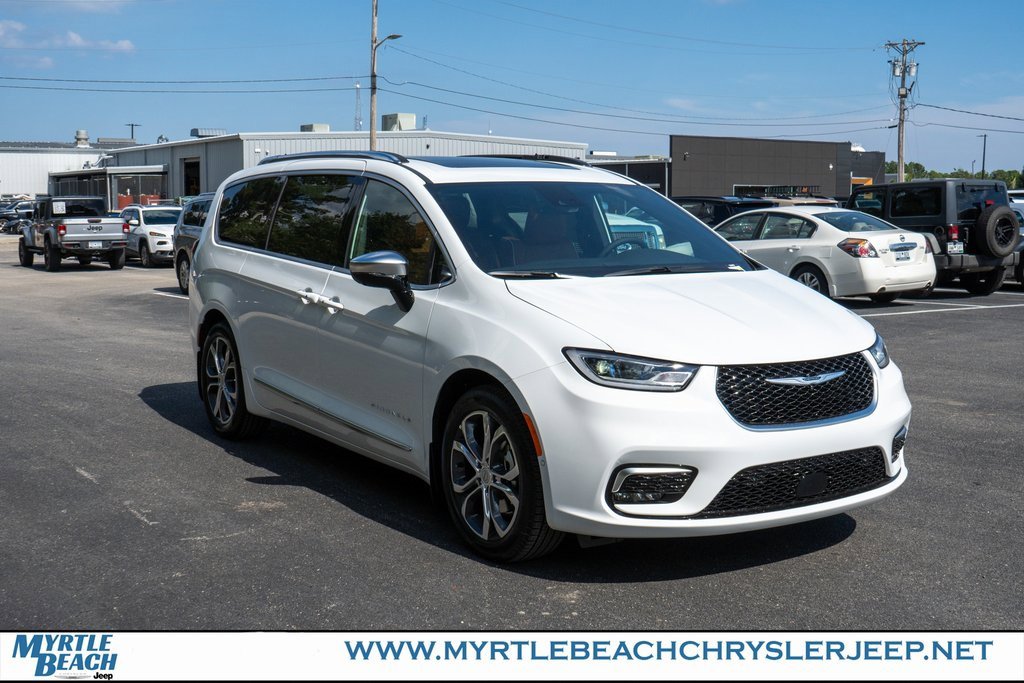 New 2026 Chrysler Pacifica Pinnacle image 8