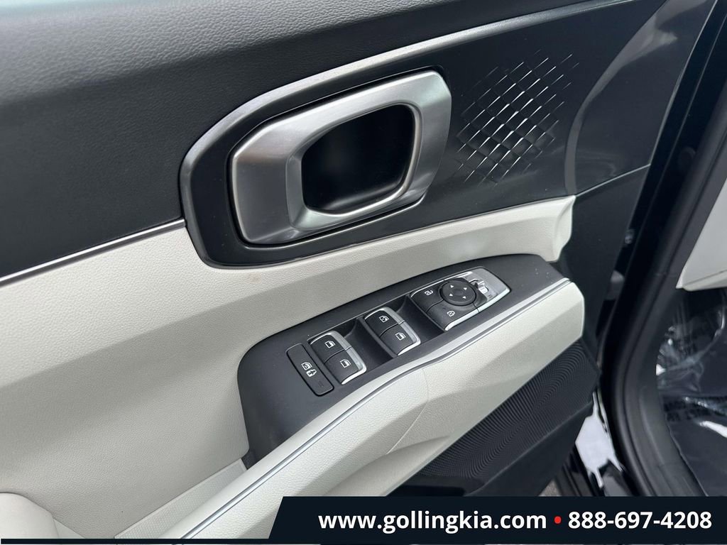 Certified 2023 Kia Sorento S w/ Panoramic Sunroof Package FWD image 15