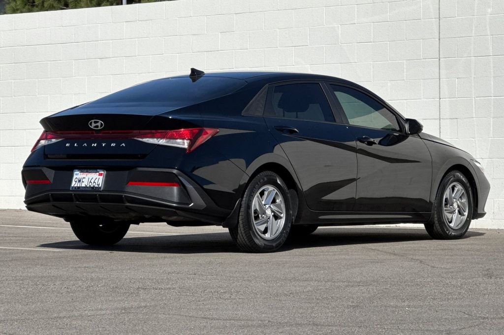 Used 2024 Hyundai Elantra SE image 7